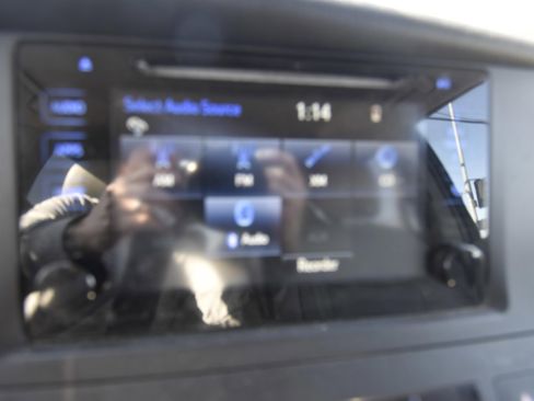 Used 2017 Toyota Sienna LE image 9