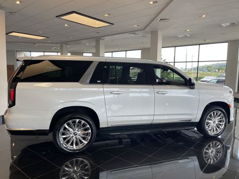 Certified 2024 Cadillac Escalade ESV Premium Luxury AWD/4WD image 8
