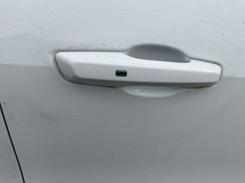 Used 2025 Chevrolet Traverse LT image 15