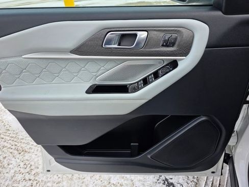Used 2025 Ford Explorer Platinum w/ Ultimate Package image 21