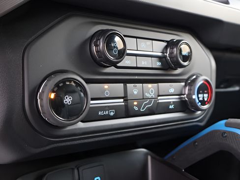 Used 2024 Ford Bronco Black Diamond AWD/4WD image 23