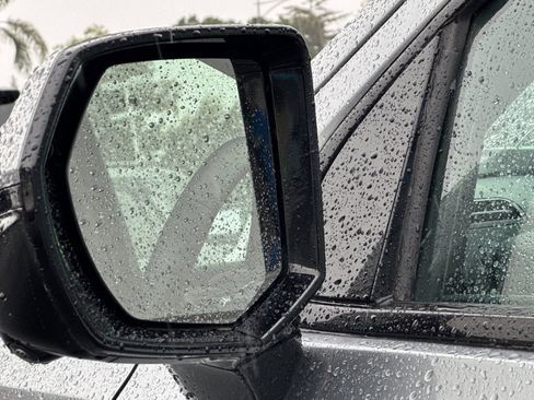 Used 2025 Chevrolet Suburban Z71 image 48