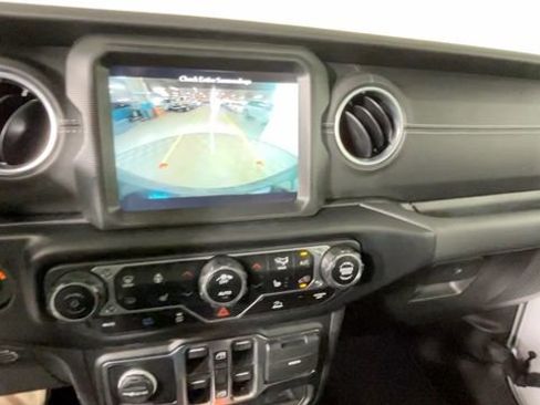Used 2023 Jeep Wrangler Unlimited Sahara w/ Cold Weather Group AWD/4WD image 33