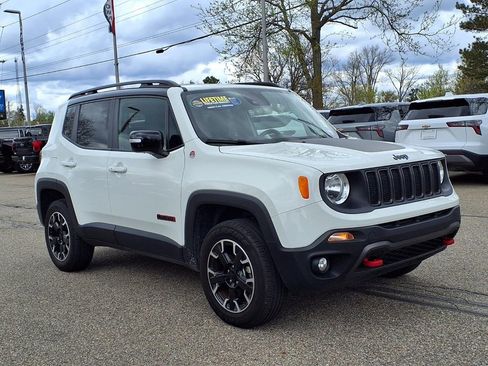 Used 2023 Jeep Renegade Trailhawk AWD/4WD image 3
