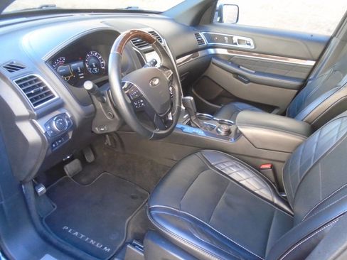 Used 2017 Ford Explorer Platinum image 35