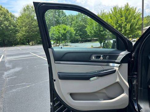 Used 2018 Ford Explorer XLT AWD/4WD image 57