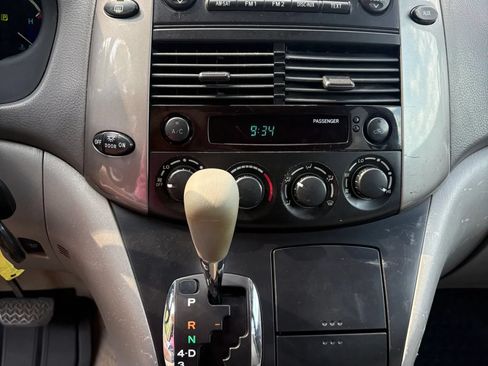 Used 2010 Toyota Sienna LE FWD image 15