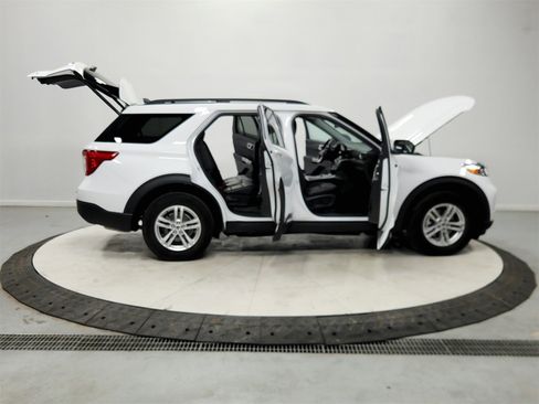 Used 2024 Ford Explorer XLT w/ Equipment Group 202A image 16