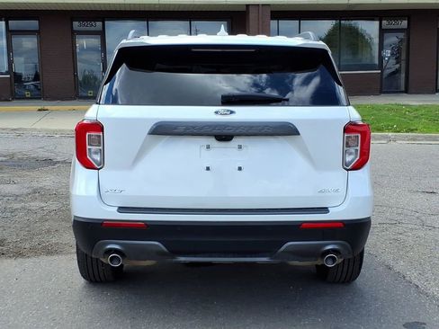 Certified 2023 Ford Explorer XLT w/ Equipment Group 202A AWD/4WD image 4