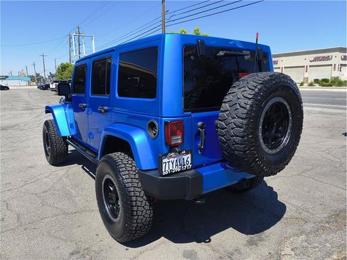 Used 2016 Jeep Wrangler Unlimited Sahara w/ Connectivity Group AWD/4WD image 16
