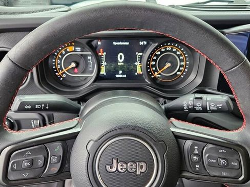 Used 2024 Jeep Wrangler Unlimited Rubicon w/ Technology Group image 23