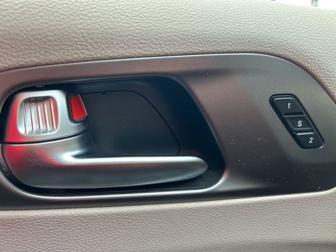 Used 2019 Chrysler Pacifica Limited w/ Tire & Wheel Group image 26