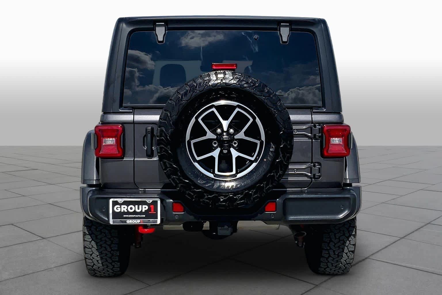 Used 2024 Jeep Wrangler Unlimited Rubicon w/ Technology Group AWD/4WD image 5