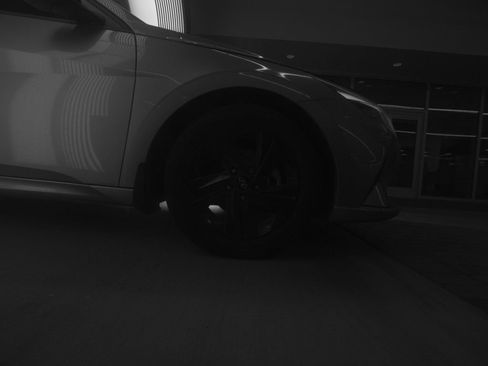 Used 2022 Hyundai Elantra SEL image 10