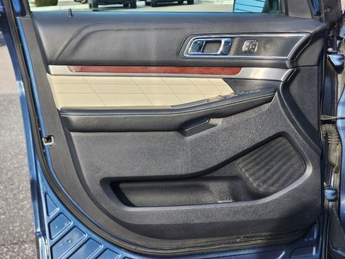 Used 2019 Ford Explorer Platinum image 19