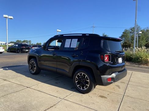 Used 2023 Jeep Renegade Latitude AWD/4WD image 8