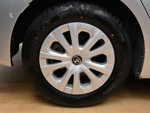 Used 2022 Toyota Prius LE FWD image 13