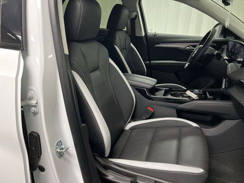 Certified 2025 Buick Envision Sport Touring image 28