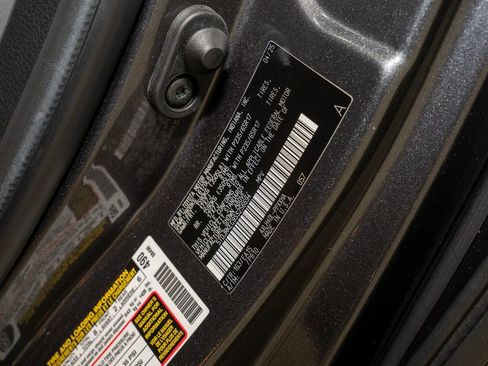 Used 2025 Toyota Sienna XLE image 23