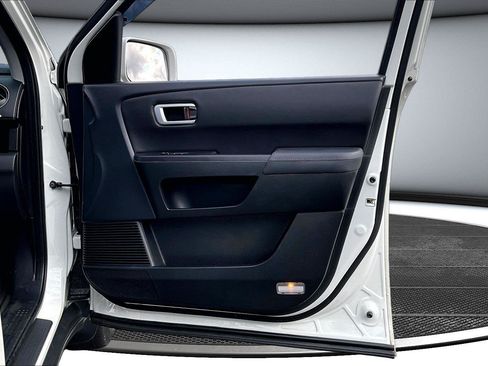 Used 2015 Honda Pilot Touring image 27