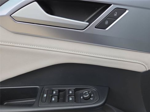 New 2026 Volkswagen Taos SE AWD/4WD image 13