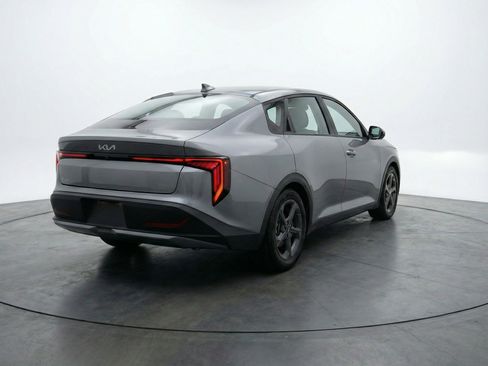 Used 2025 Kia K4 LXS image 9