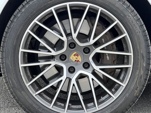 Certified 2021 Porsche Cayenne Coupe image 13