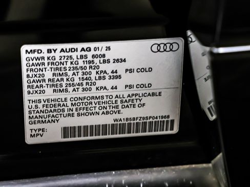 Used 2025 Audi Q4 e-tron Premium Plus w/ Premium Plus image 25