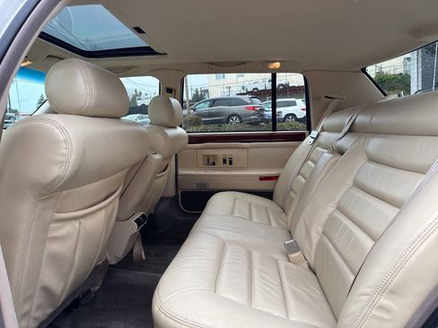 Used 1995 Cadillac De Ville Base 4dr Sedan image 26