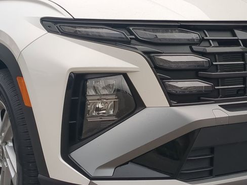 Certified 2025 Hyundai Tucson SE image 9