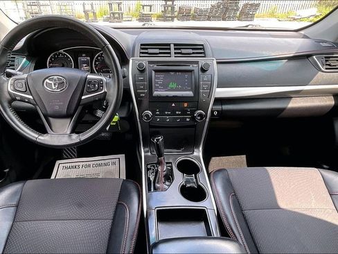 Used 2017 Toyota Camry SE w/ Moonroof Package FWD image 14