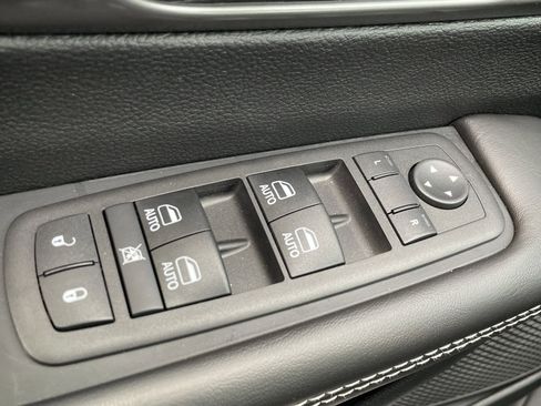 New 2026 Chrysler Voyager LX image 23