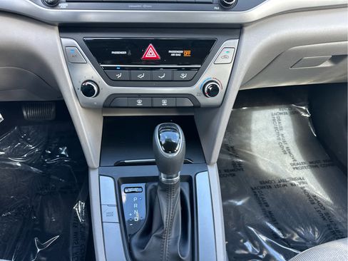 Used 2017 Hyundai Elantra SE FWD image 5