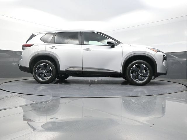 Used 2024 Nissan Rogue SV AWD/4WD image 38