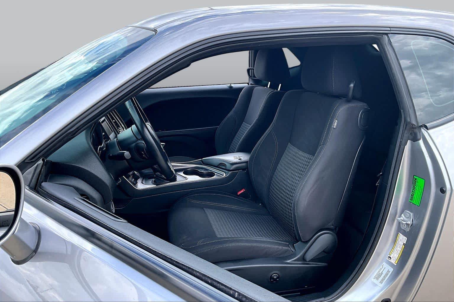 Used 2016 Dodge Challenger R/T RWD image 8