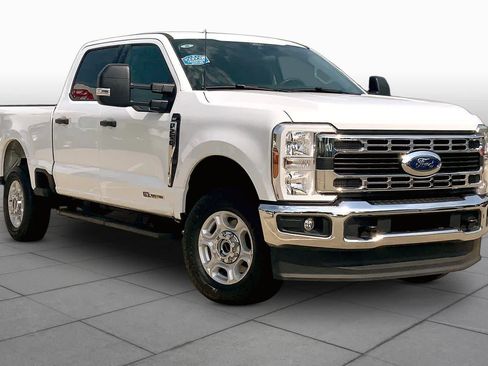 Used 2026 Ford F250 XLT AWD/4WD image 3