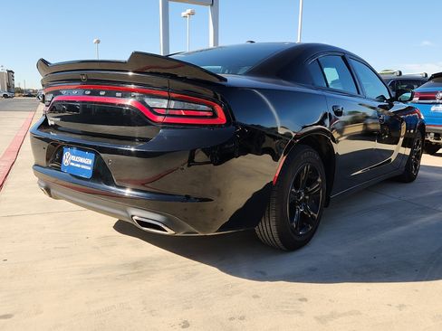 Used 2022 Dodge Charger SXT w/ Leather Interior Group image 7