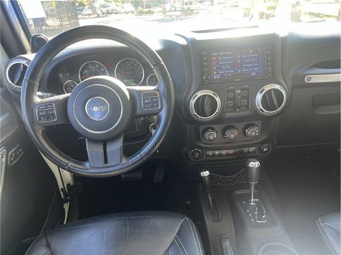 Used 2013 Jeep Wrangler Unlimited Rubicon AWD/4WD image 15