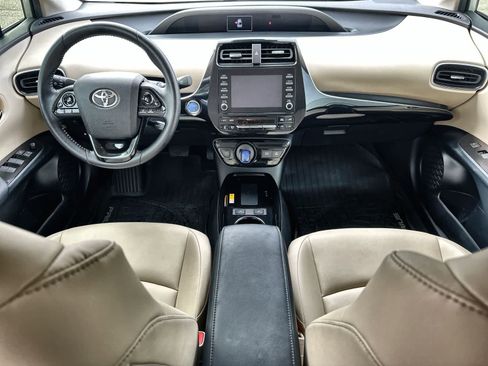 Used 2020 Toyota Prius XLE image 10