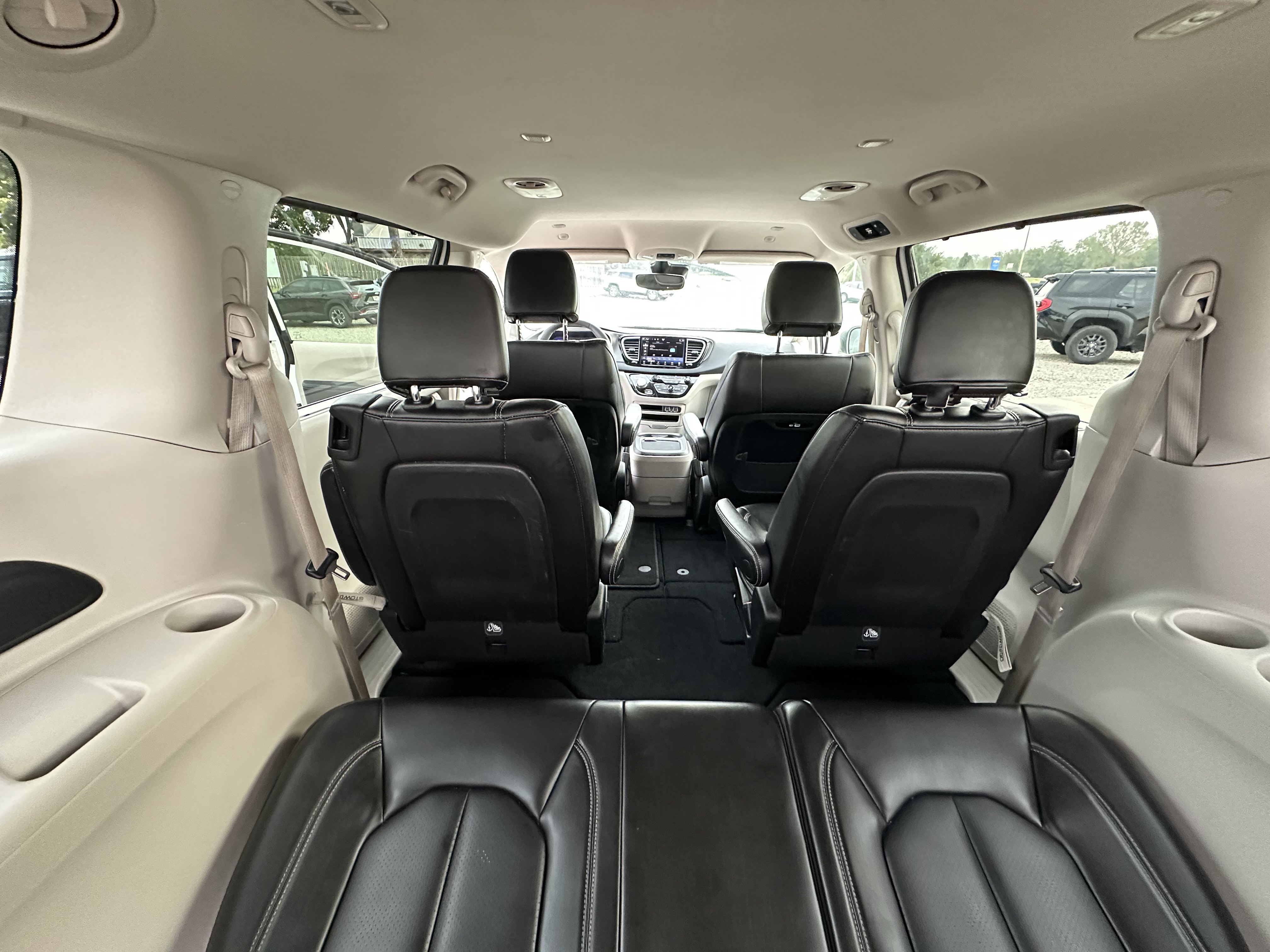 Used 2023 Chrysler Pacifica Touring-L FWD image 32