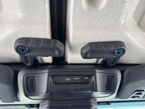 New 2025 Jeep Gladiator Mojave image 17