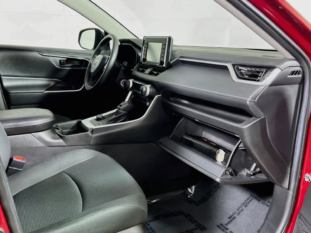 Used 2021 Toyota RAV4 LE AWD/4WD image 32