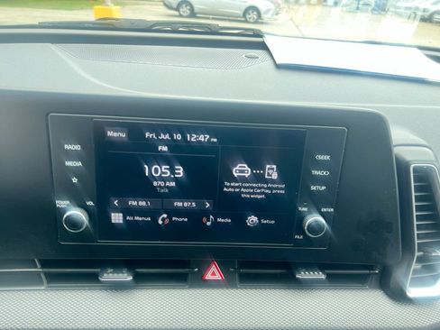 Used 2025 Kia Sportage LX FWD image 11