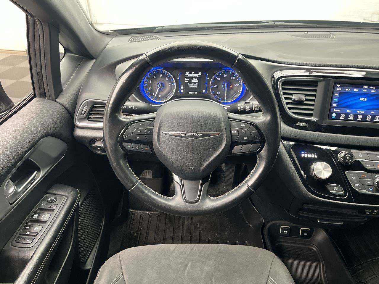 Used 2018 Chrysler Pacifica Touring Plus w/ S Appearance Package FWD image 14