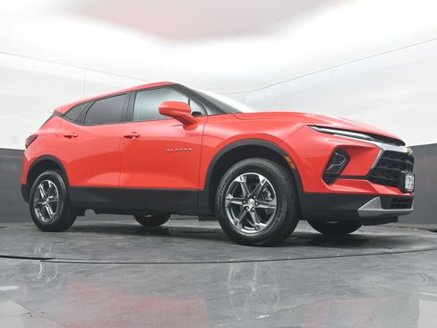 Used 2025 Chevrolet Blazer LT AWD/4WD image 23