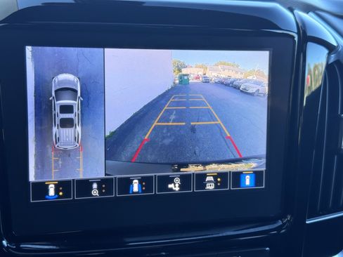 Used 2023 Chevrolet Traverse RS image 27