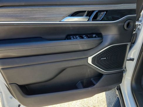 Used 2024 Jeep Wagoneer L Series II w/ Flexible Seating Group image 18