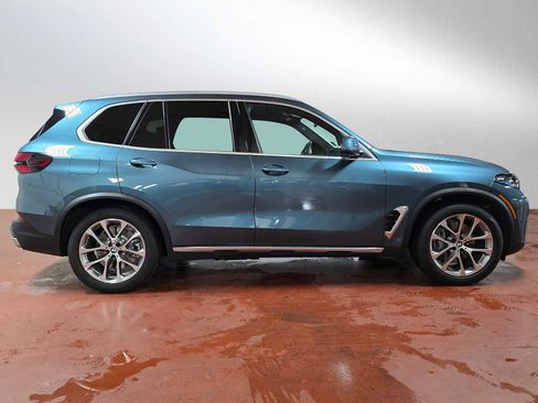 Used 2026 BMW X5 xDrive50e image 2
