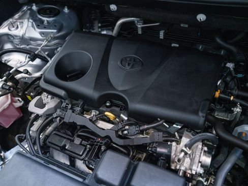 Used 2024 Toyota RAV4 XLE AWD/4WD image 12