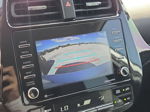 Certified 2021 Toyota Prius XLE FWD image 17